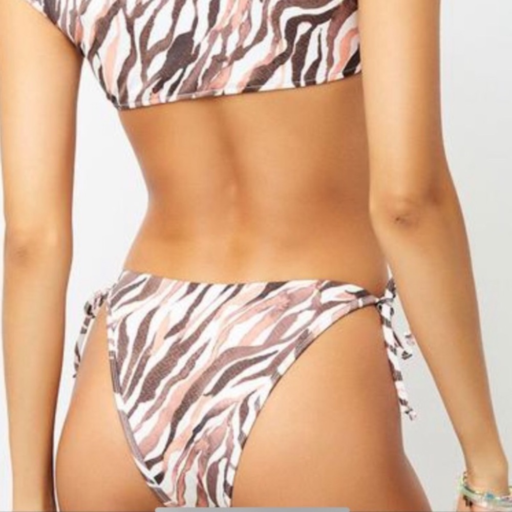 Frankies bikini bottoms, like new!